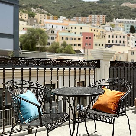 Master Penthouse Double Room Ensuite With Private Terrace - Grand Central House 지브롤터 외부 사진