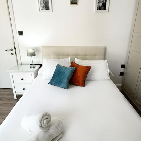 Master Penthouse Double Room Ensuite With Private Terrace - Grand Central House 지브롤터 외부 사진