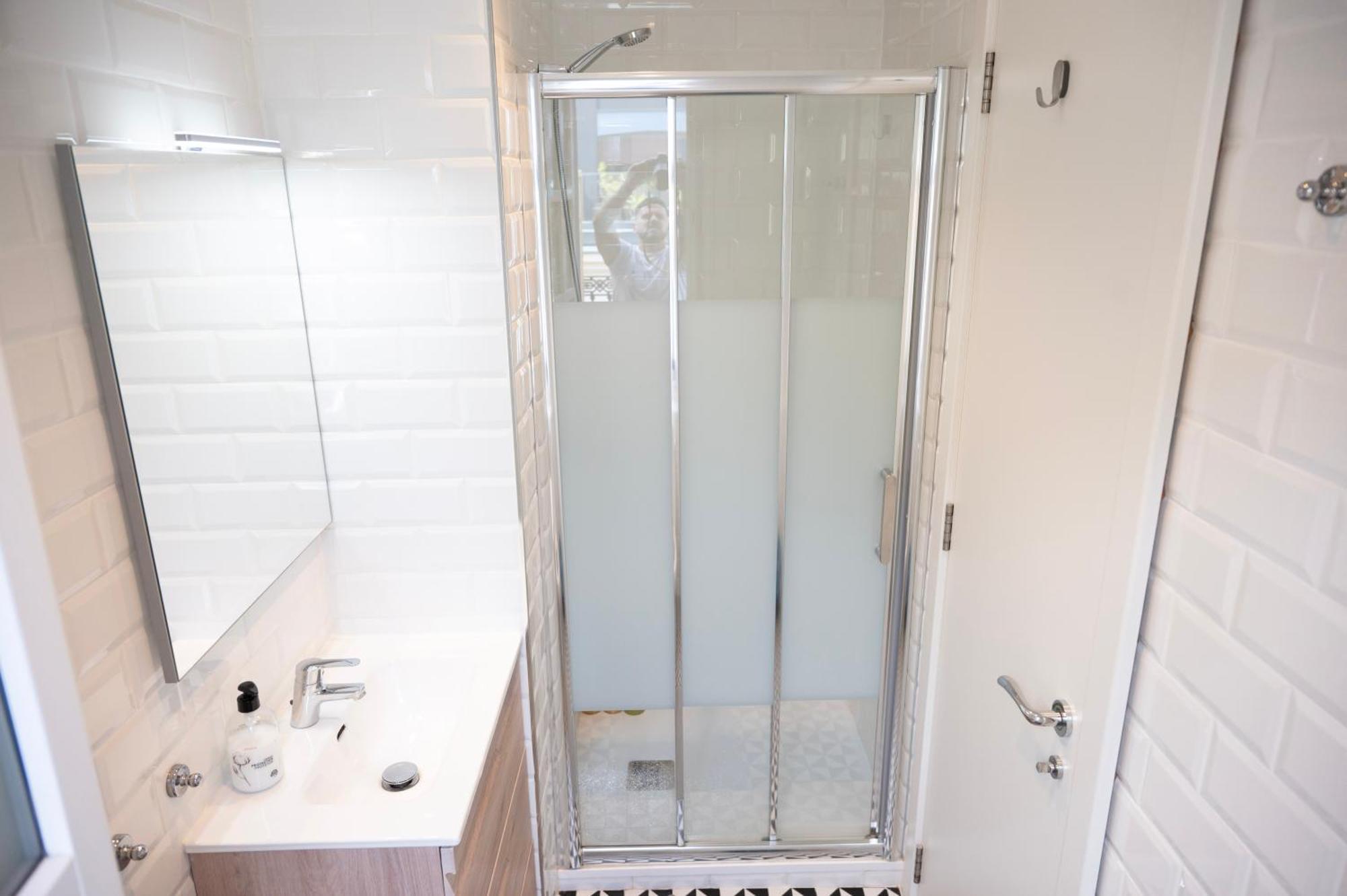 Master Penthouse Double Room Ensuite With Private Terrace - Grand Central House 지브롤터 외부 사진