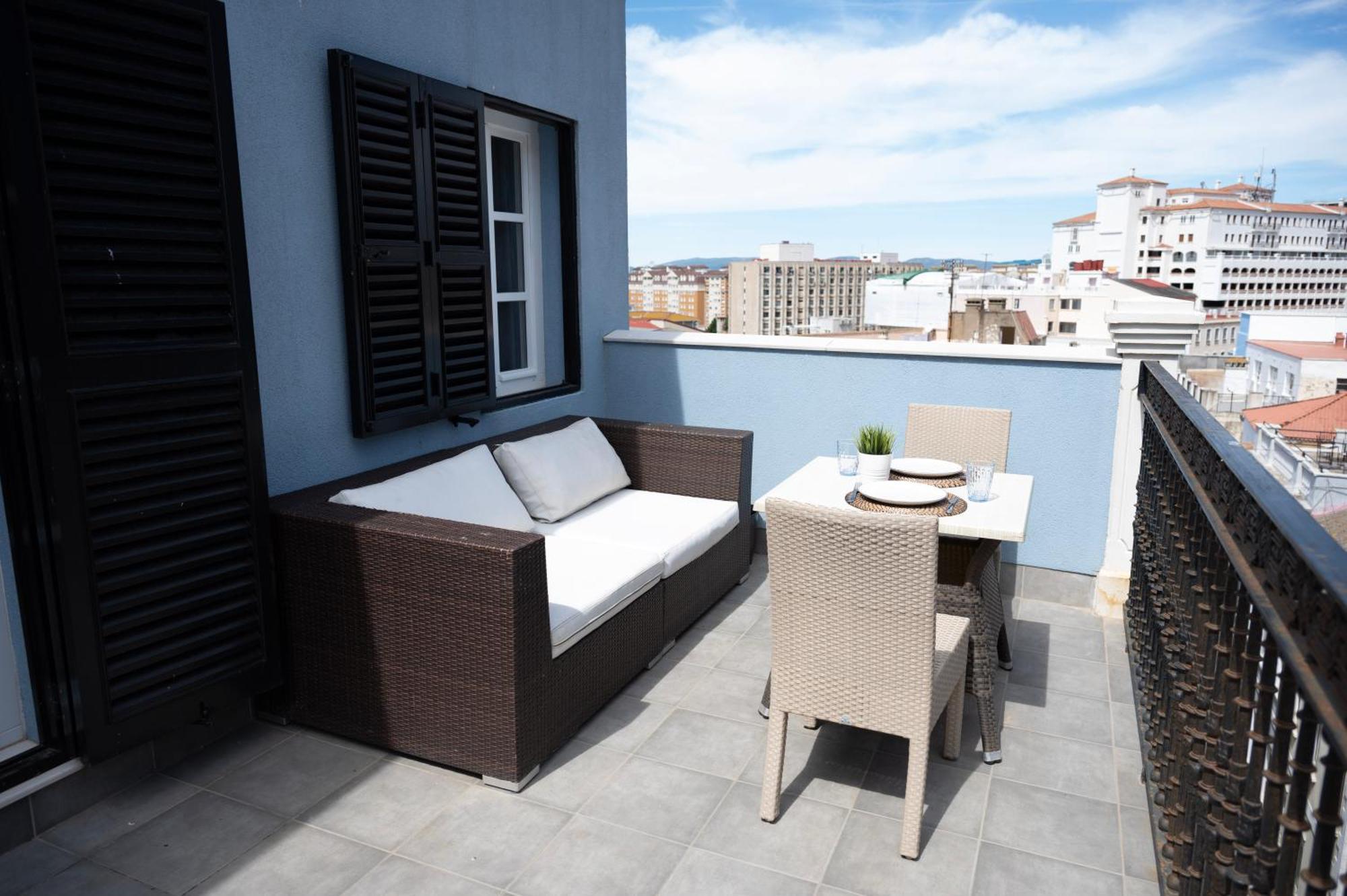 Master Penthouse Double Room Ensuite With Private Terrace - Grand Central House 지브롤터 외부 사진