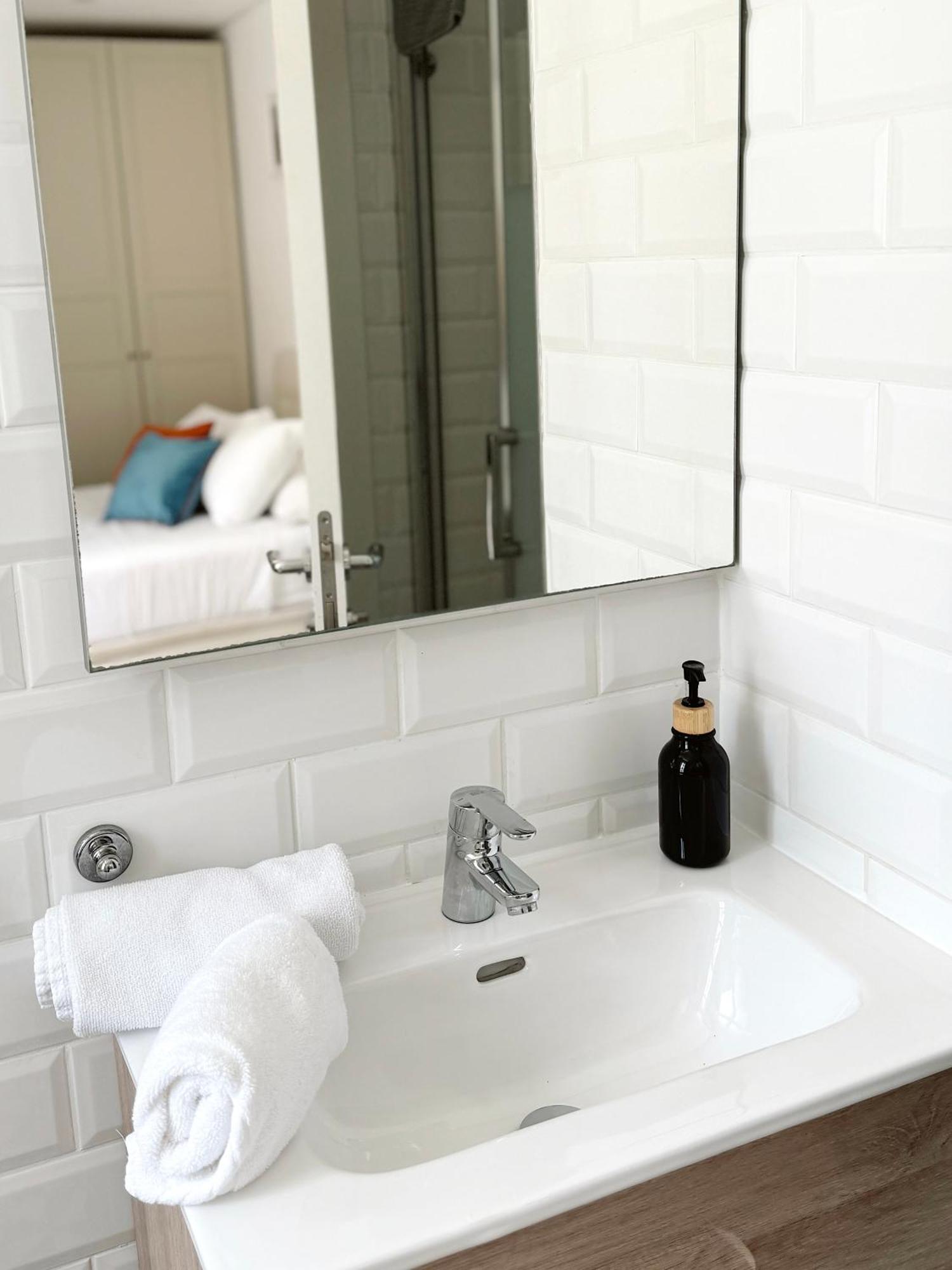 Master Penthouse Double Room Ensuite With Private Terrace - Grand Central House 지브롤터 외부 사진