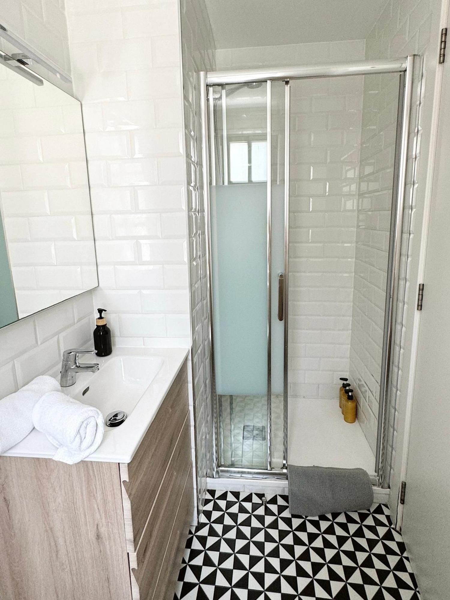 Master Penthouse Double Room Ensuite With Private Terrace - Grand Central House 지브롤터 외부 사진